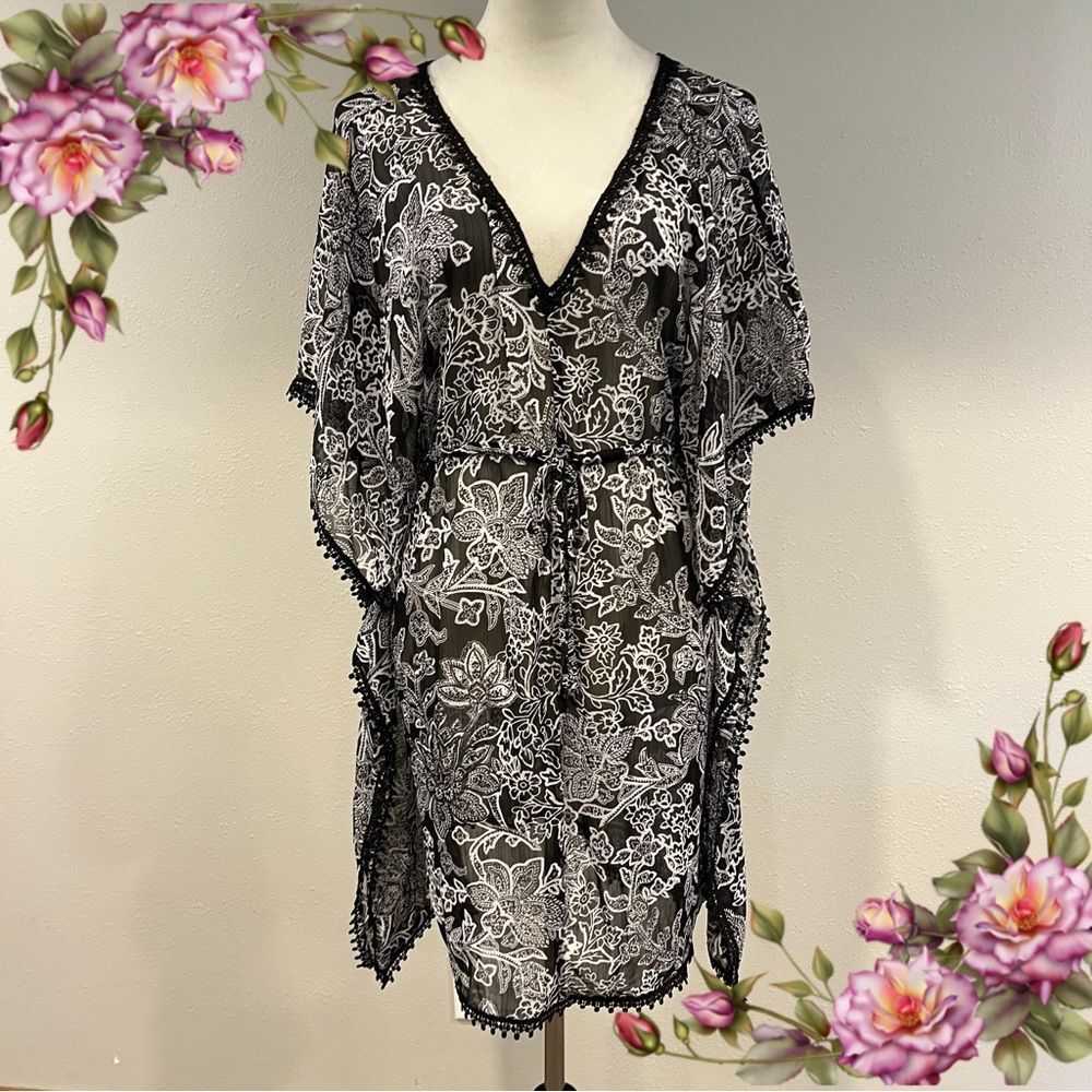 Elegant Black‎ and White Floral Dress